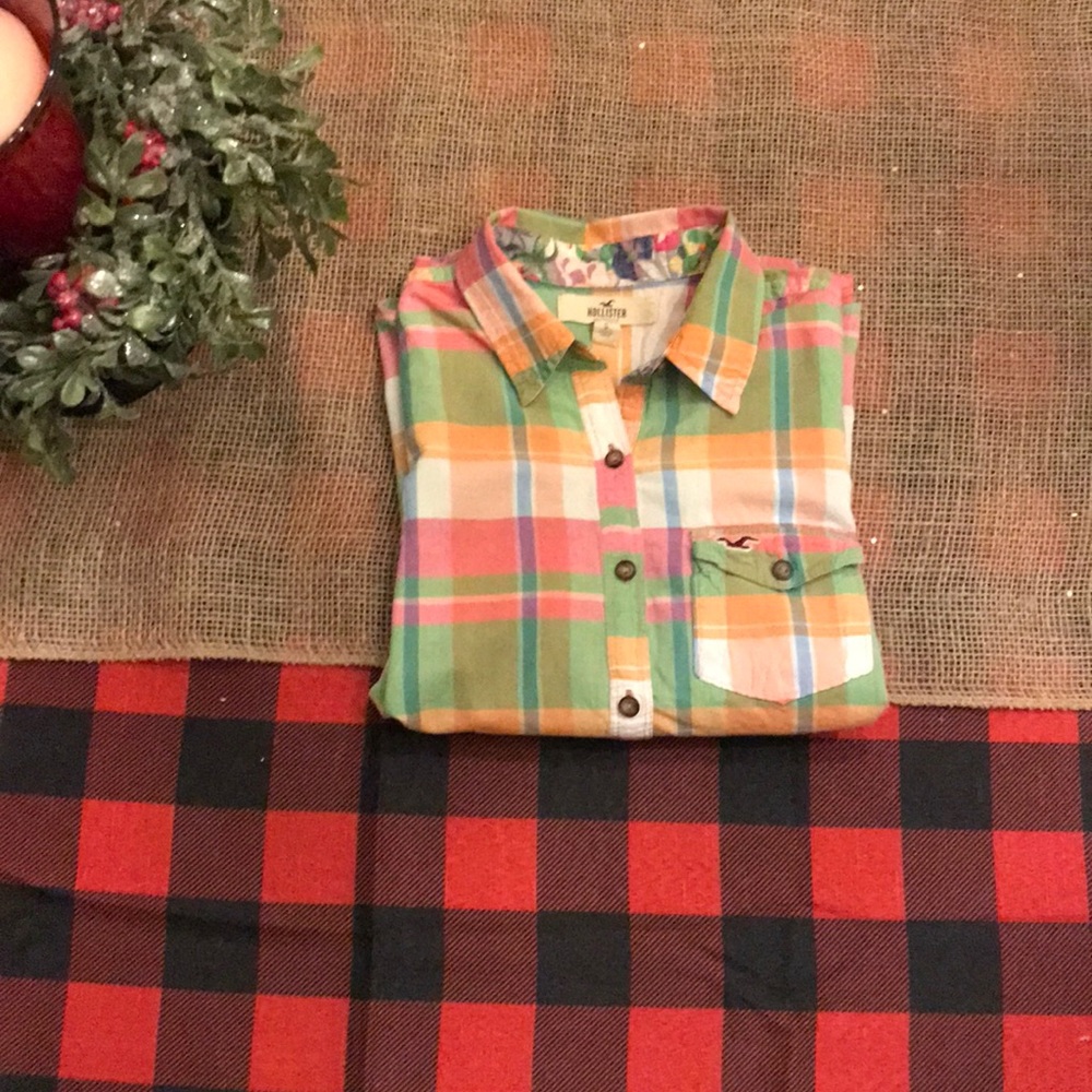 Hollister Plaid 3/4 Button-up Top